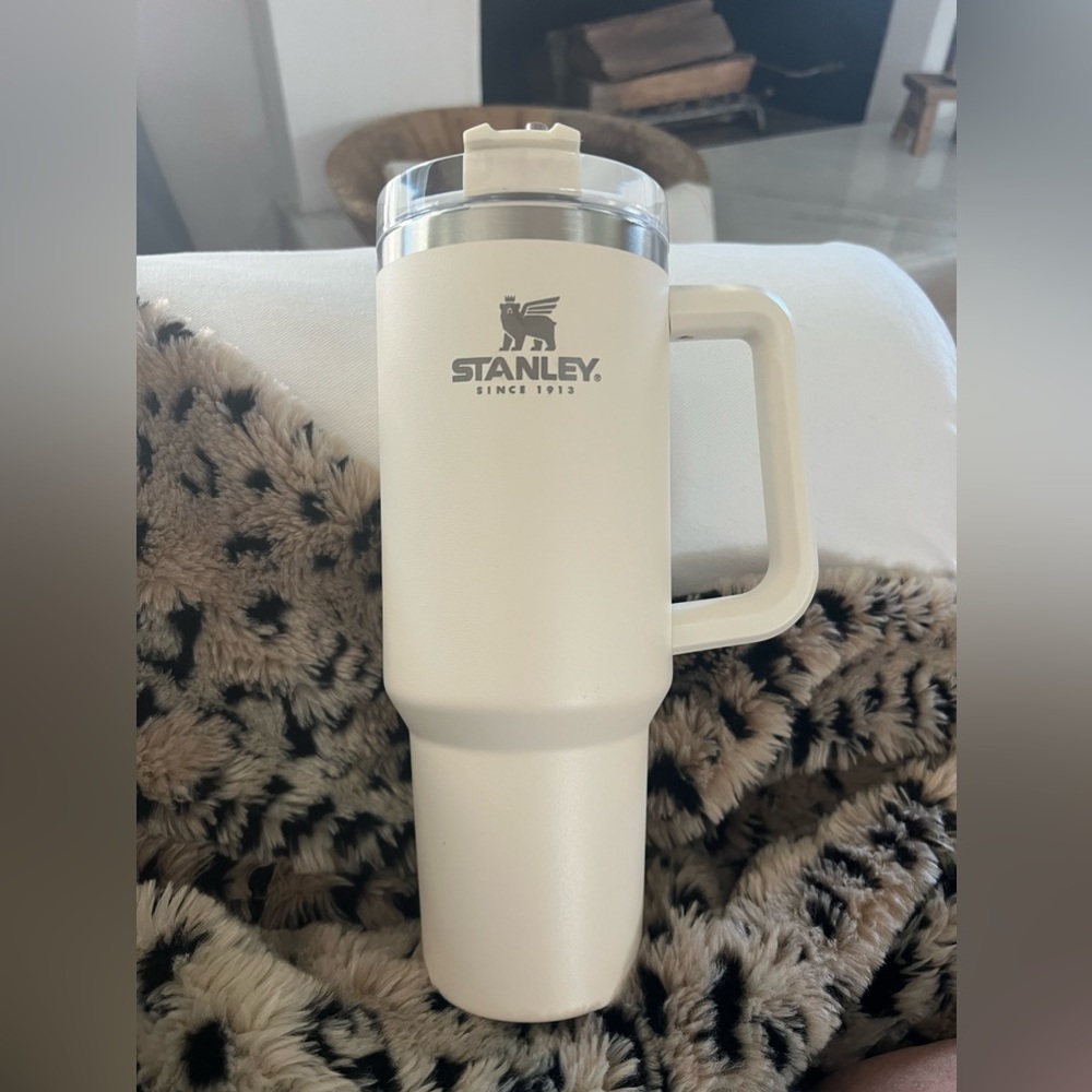 NEW Stanley original adventure travel quencher 40oz